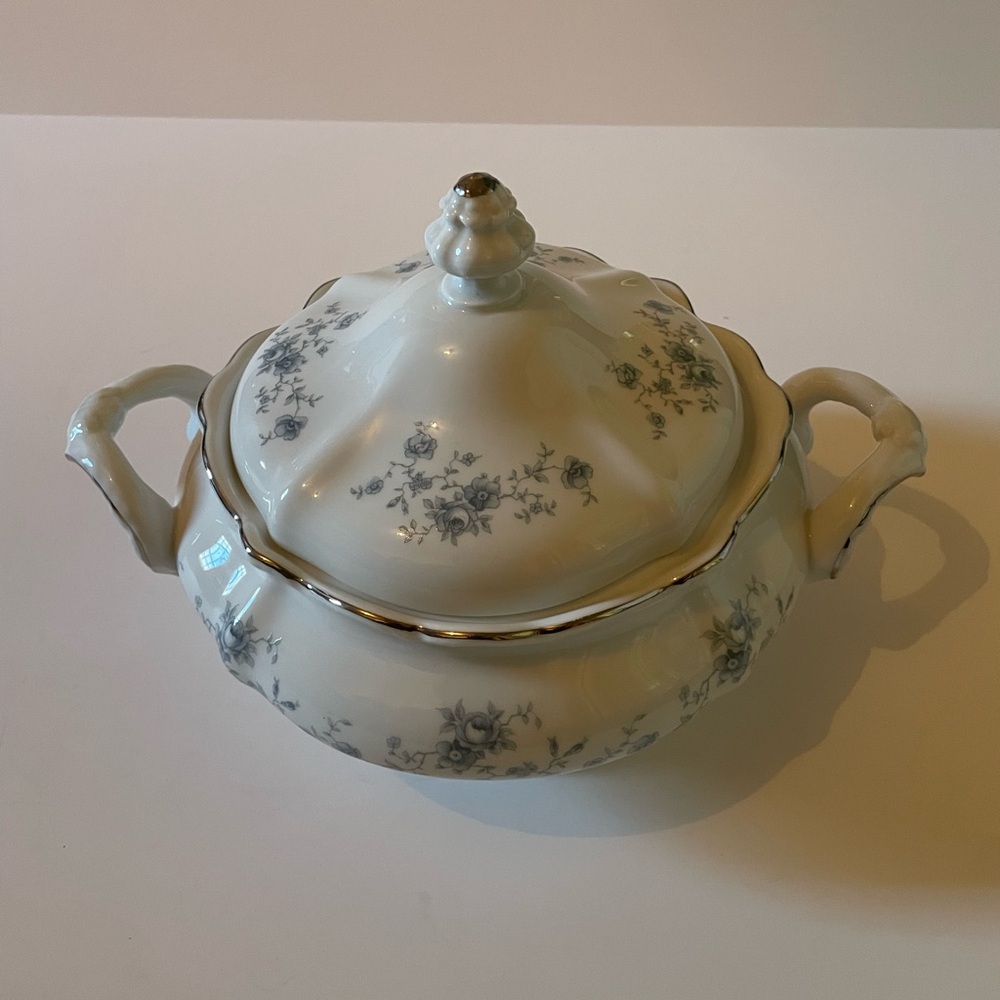 VINTAGE Johann Haviland Germany blue garland Vegetable bowl covered, RARE FIND!!